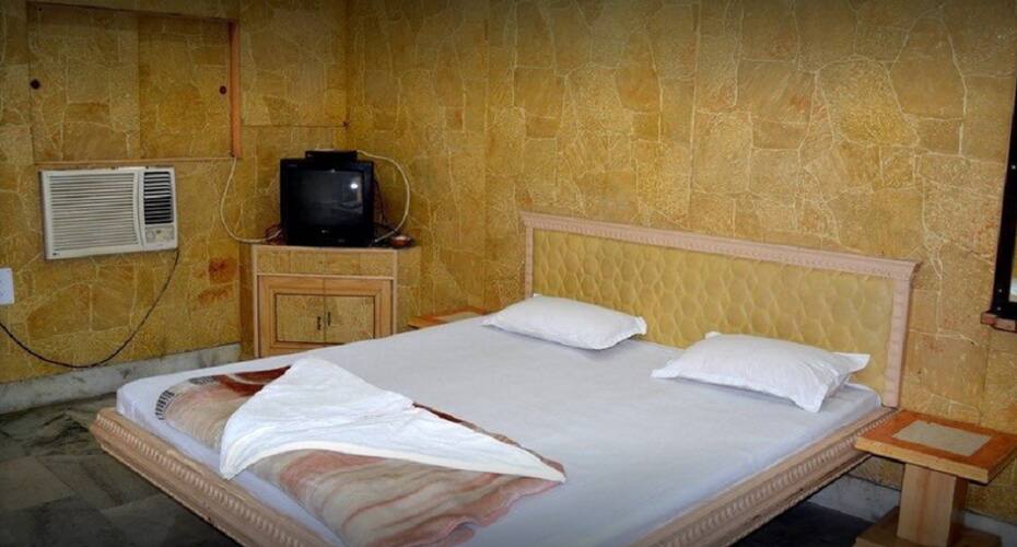 Sangh Priya Guest House, Bodhgaya 2